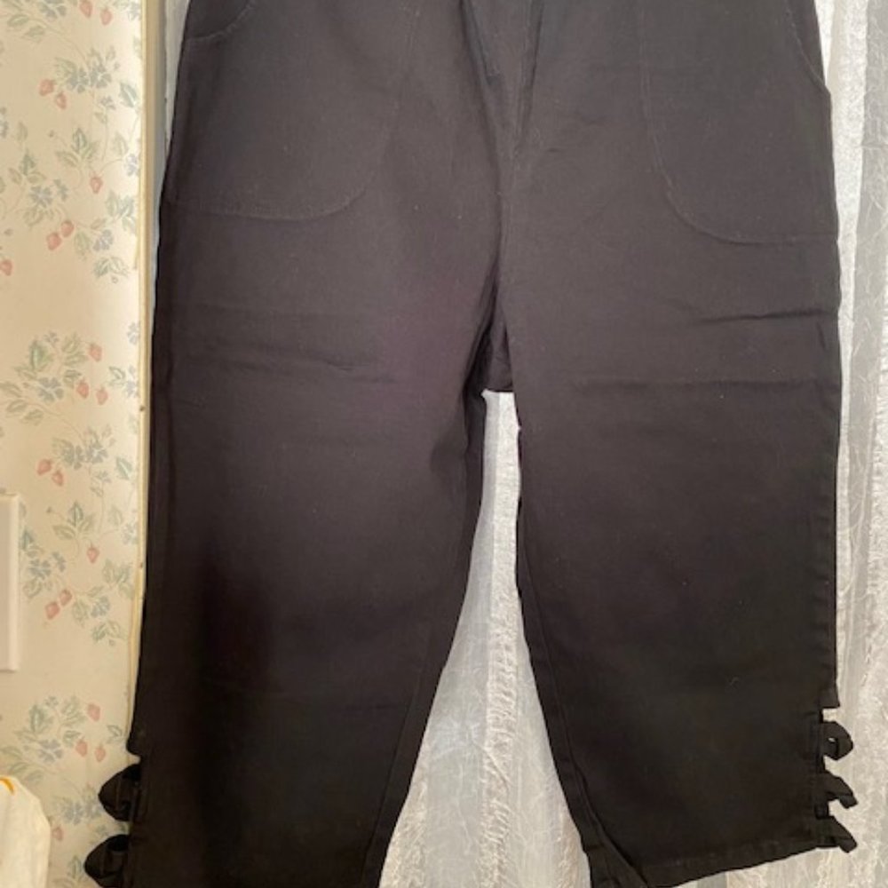 Denim & Co. Black Capri Loop Detail Leg Opening, Large - Picture 1 of 7